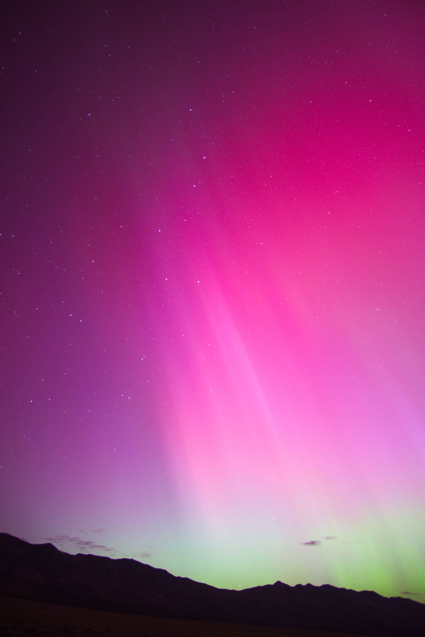 Aurora pillars up into the Big Dipper