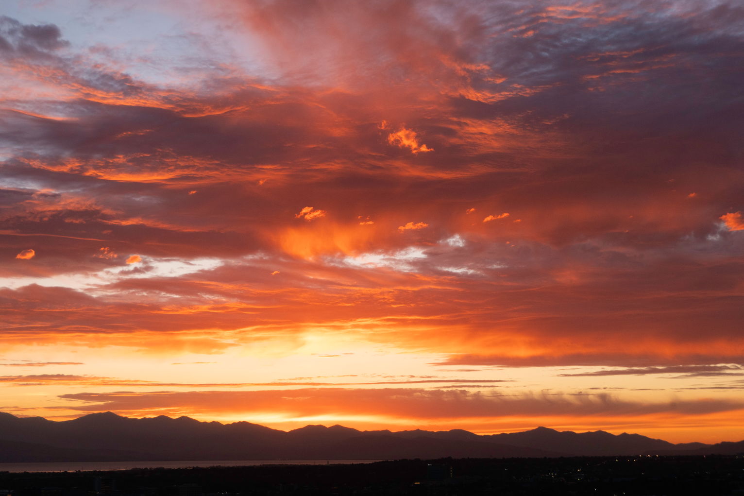 Glowing clouds out over the mountains at sunset