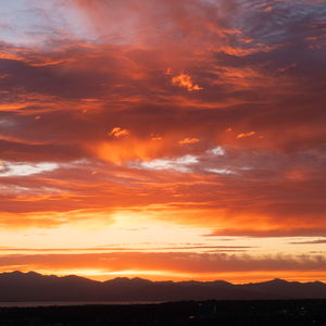 Glowing clouds out over the mountains at sunset